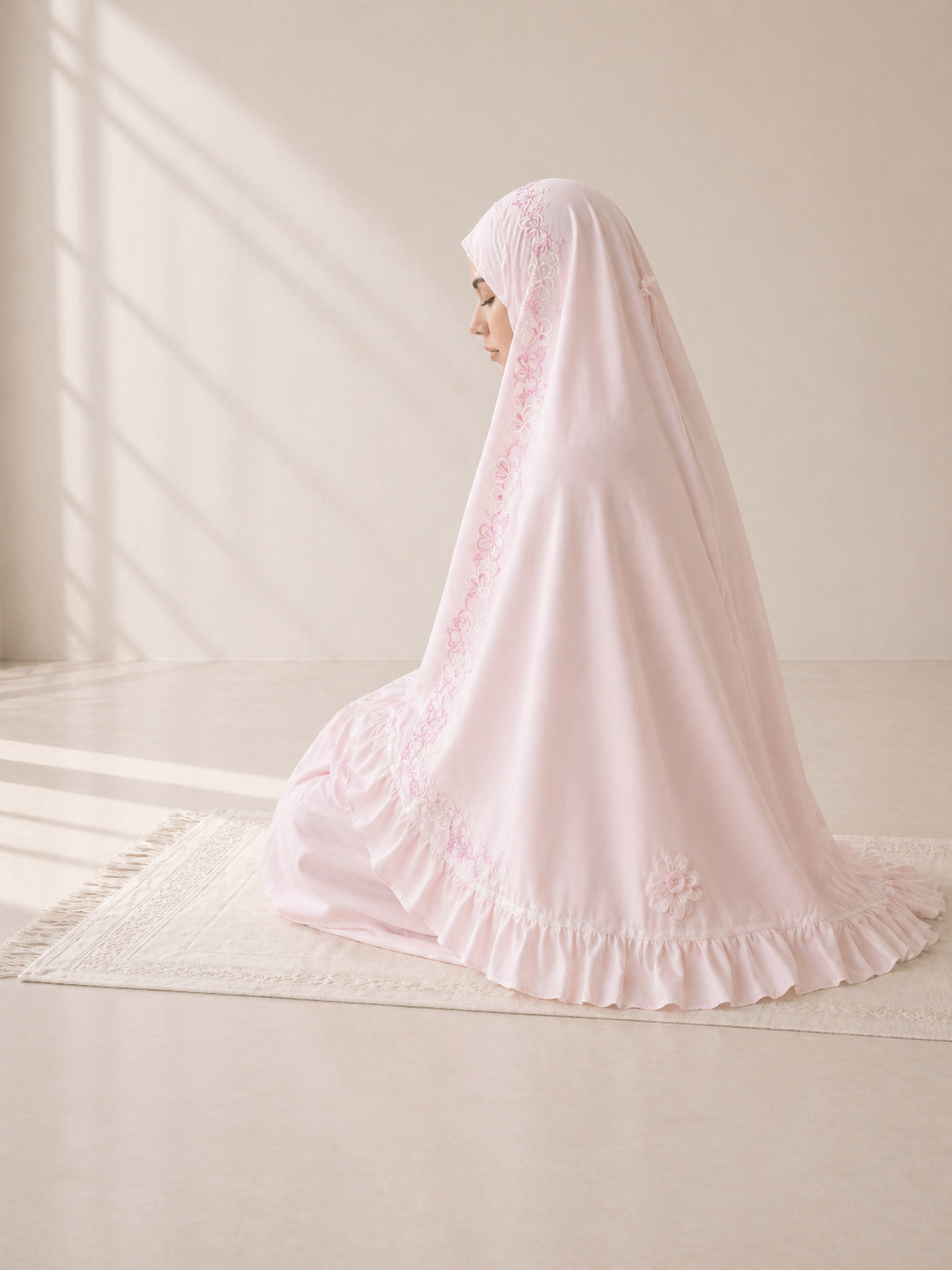 طقم صلاة نسائي قطعتين بنقشة إندونيسية - زهري | Women’s 2-Piece Prayer Set with Indonesian Pattern - Pink